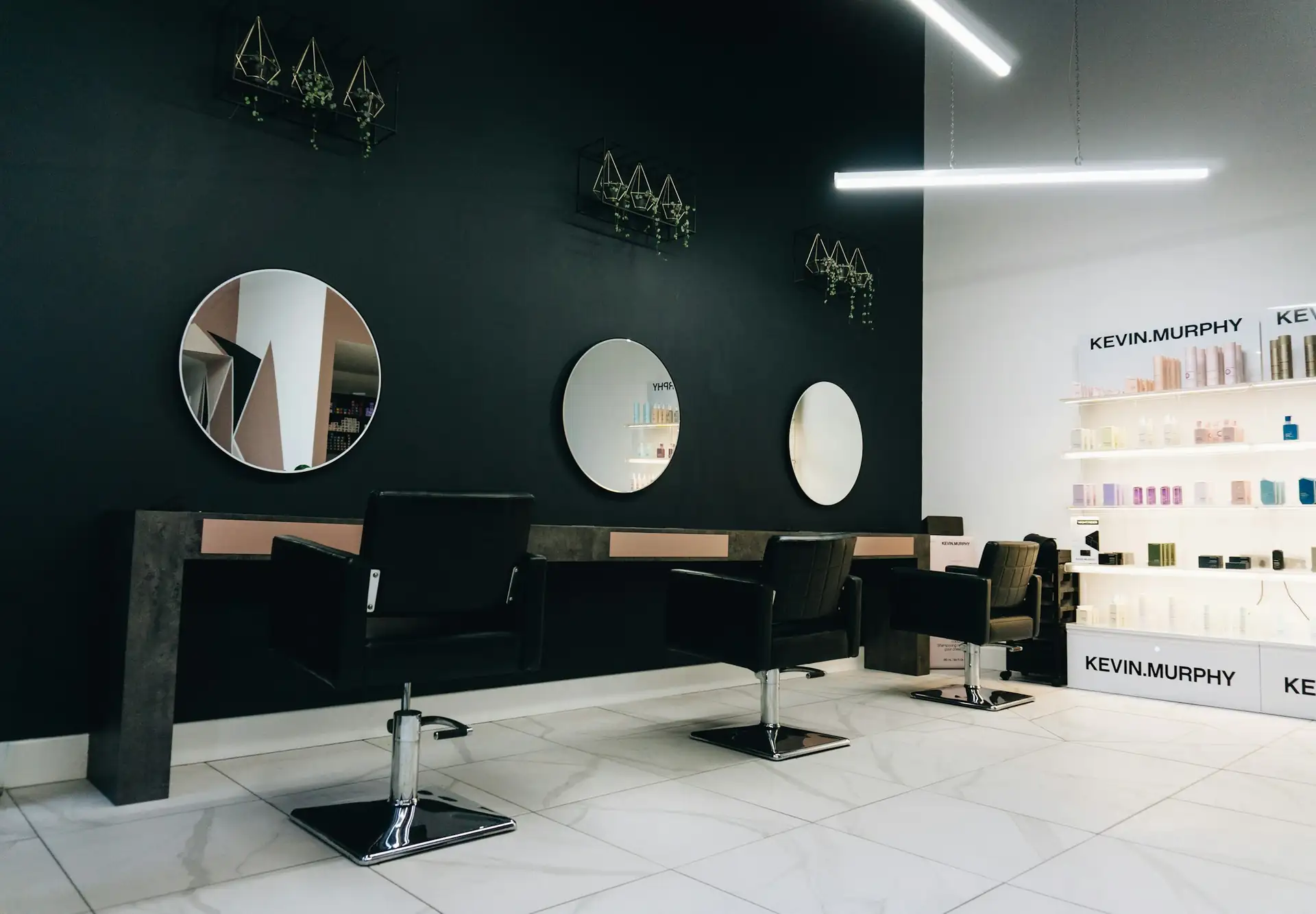 Innenansicht des Friseursalons Hair-Forst in Herforst